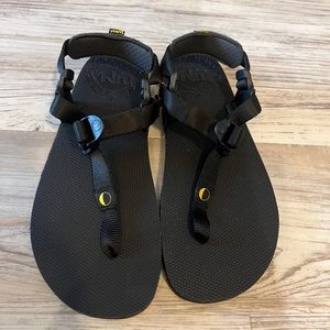 LUNA Sandals
